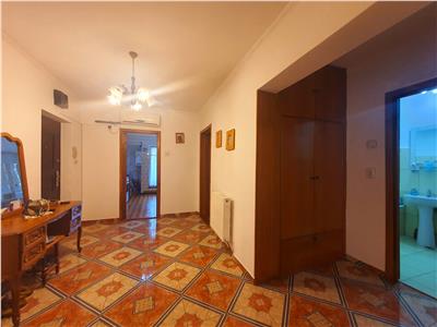 Apartament 3 camere decomandate + boxa 13 mp, str Vasile Alecsandri 39