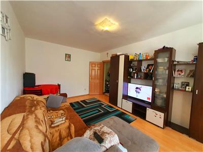 Apartament cu 2 camere decomandate zona Bistrita Lac. Etaj 3