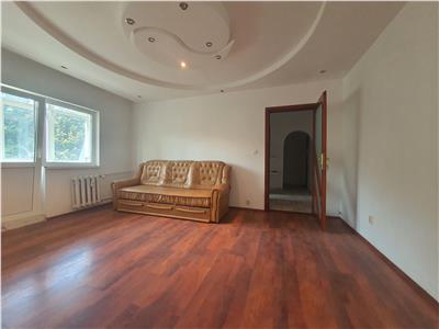 Apartament 2 camere semidecomandate etajul 2, str. Aeroportului Bacau